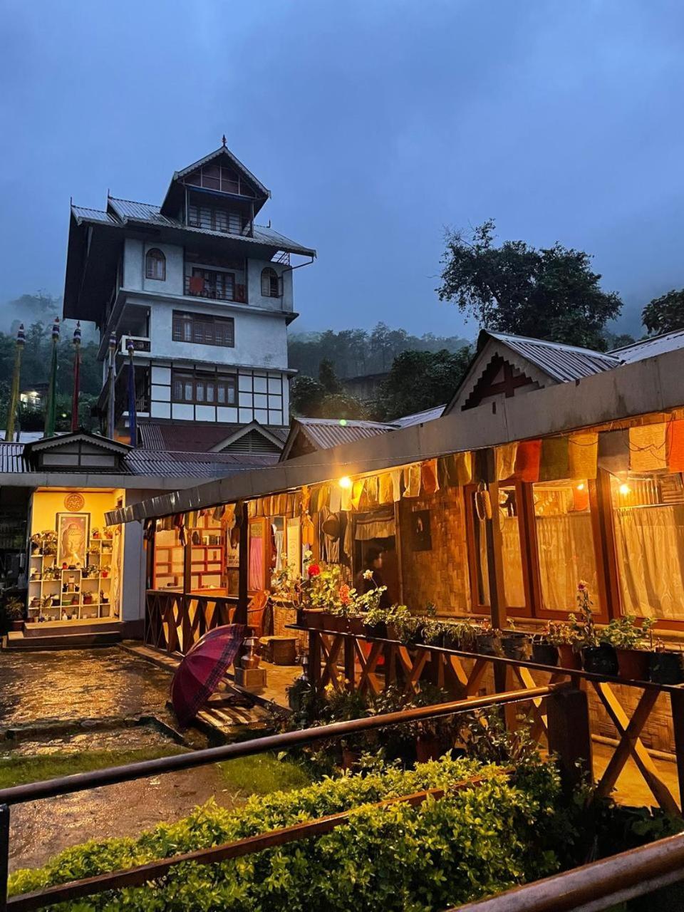 Daragaon Retreat Apartment Pelling Exterior photo